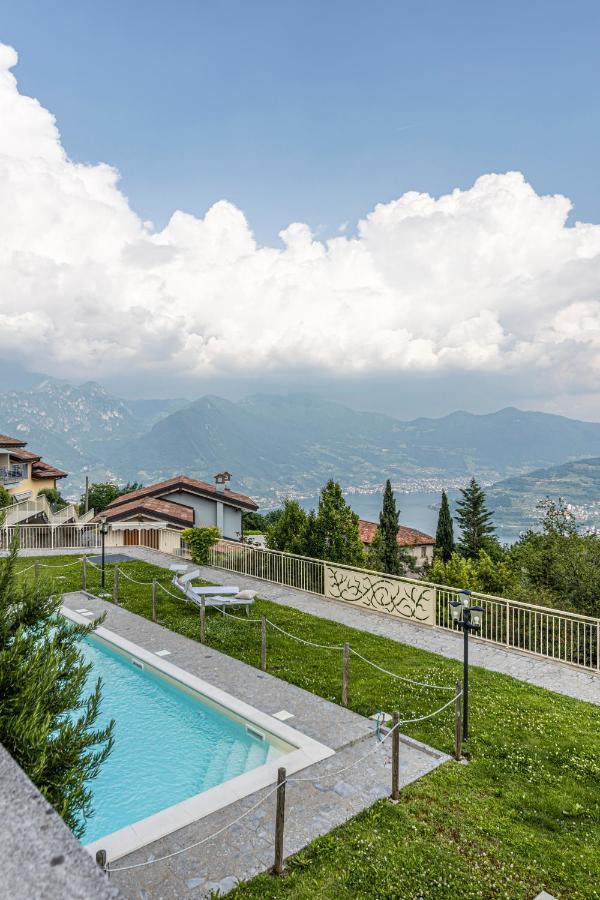 La Dolce Vita - Vista Lago E Piscina Parzanica Eksteriør billede