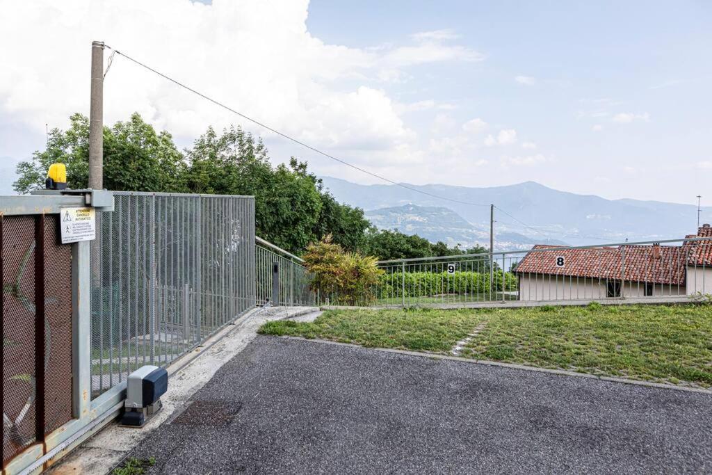 La Dolce Vita - Vista Lago E Piscina Parzanica Eksteriør billede