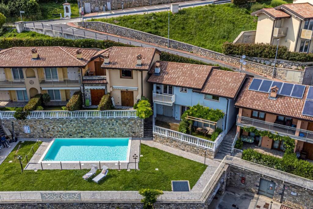 La Dolce Vita - Vista Lago E Piscina Parzanica Eksteriør billede