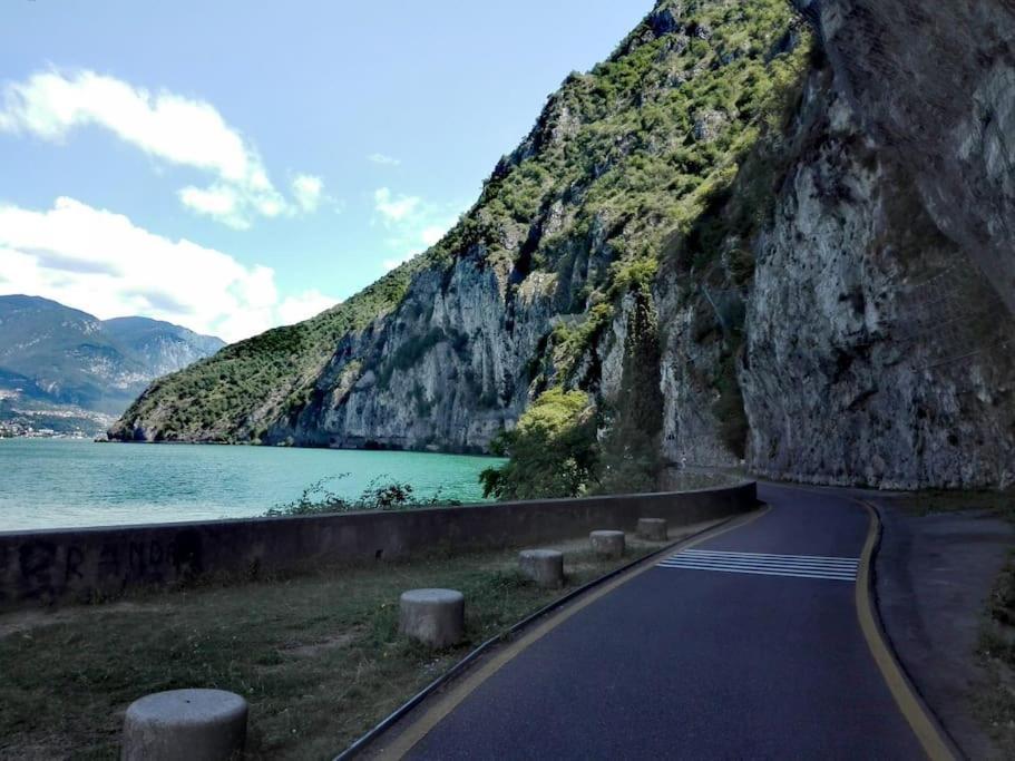 La Dolce Vita - Vista Lago E Piscina Parzanica Eksteriør billede